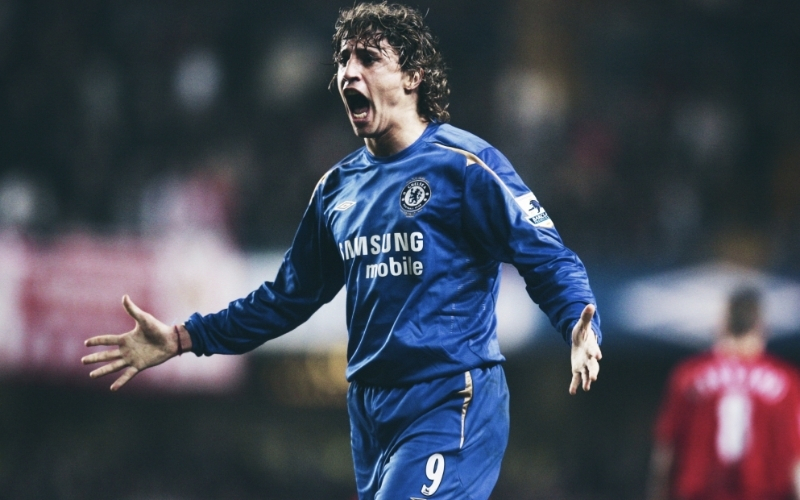Bản năng sát thủ vòng cấm làm nên thương hiệu của tiền đạo Hernan Crespo