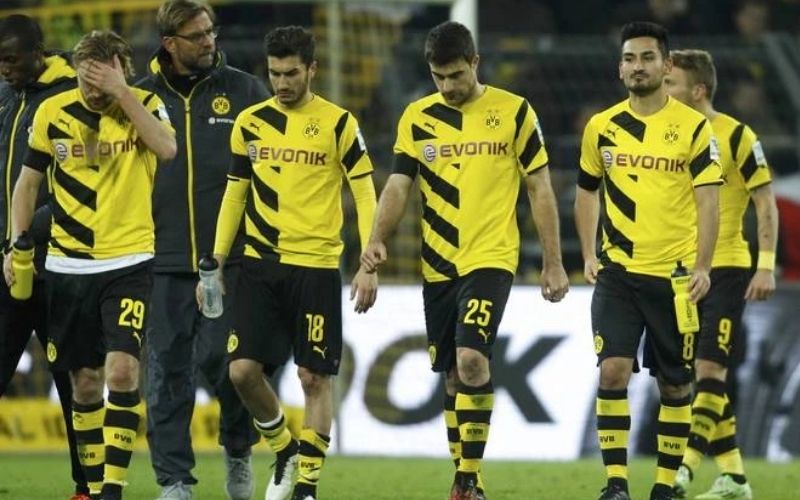 Hành trình từ vực thẳm đến vinh quang của các CLB từng bị xuống hạng