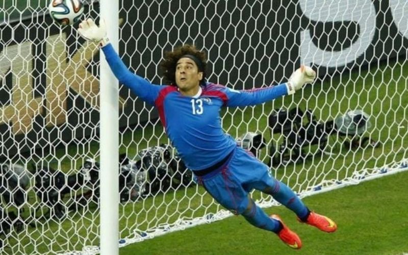 Thủ môn Guillermo Ochoa vẫn là chốt chặn tin cậy của Mexico